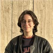 Joven interesada en idiomas y cultura que ha estudiado fuera de españa y para extranjeros